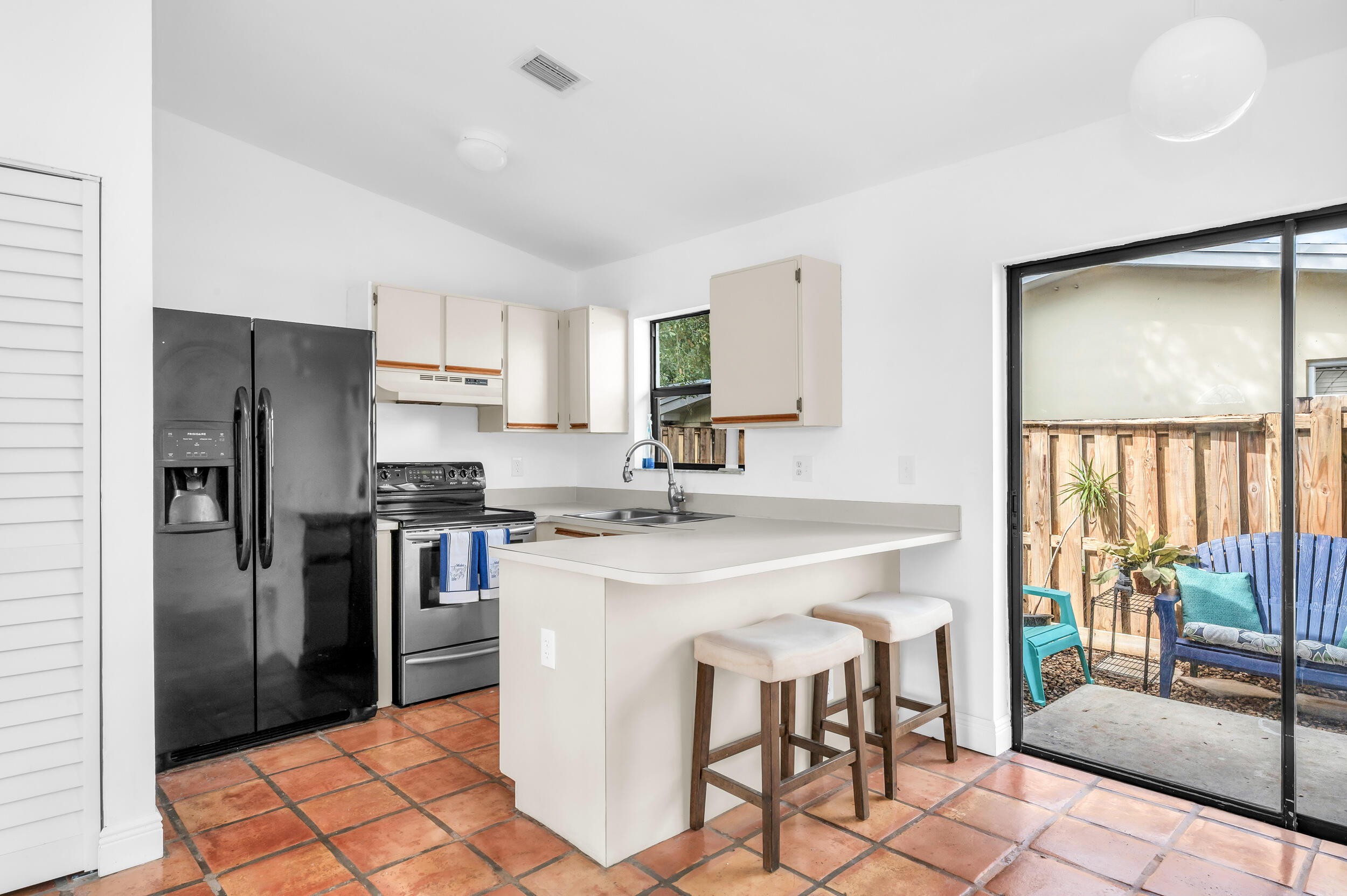 LAUDERDALE PARK 6-33 1/2 - Residential Income