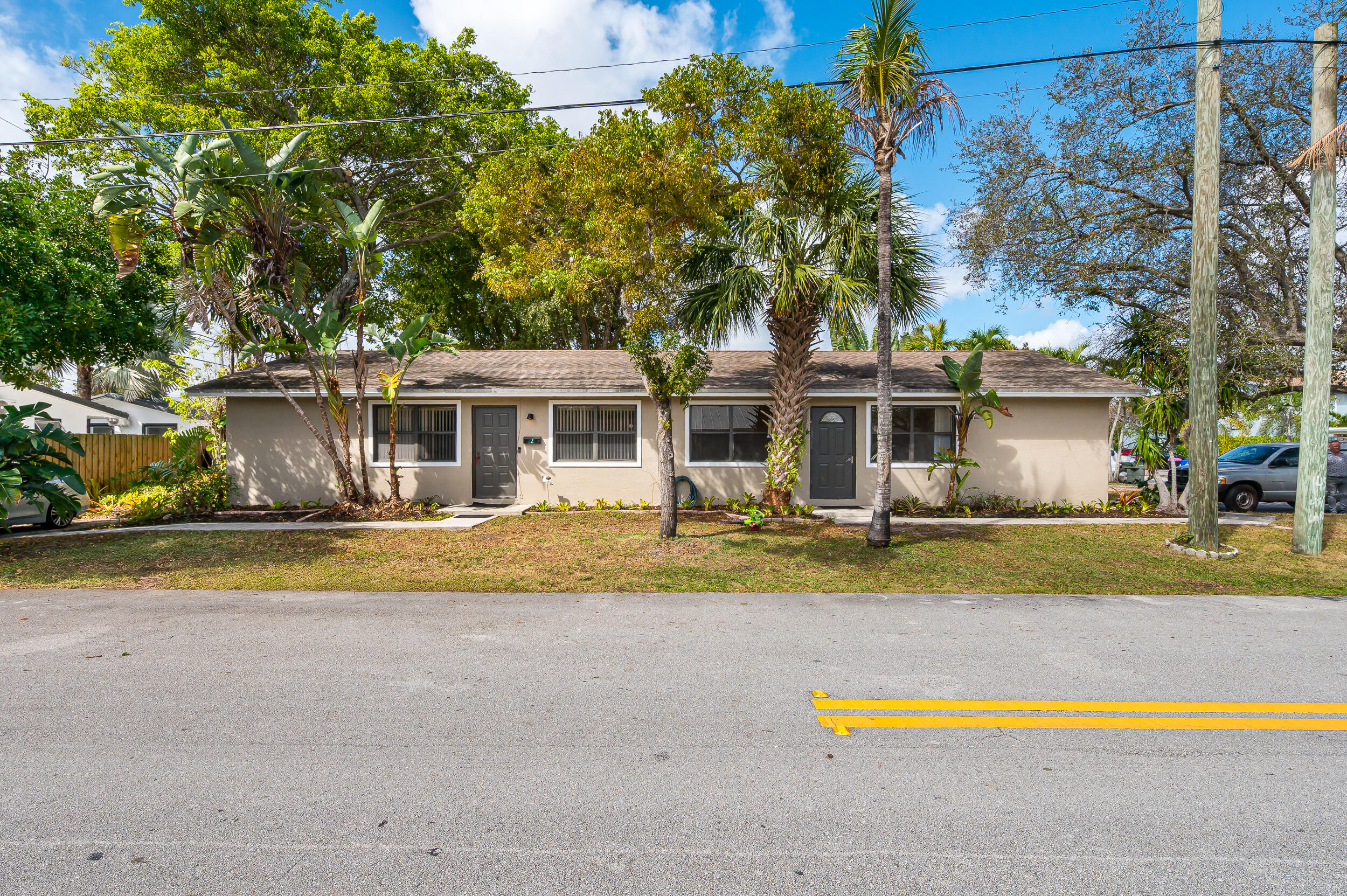 LAUDERDALE PARK 6-33 1/2 - Residential Income