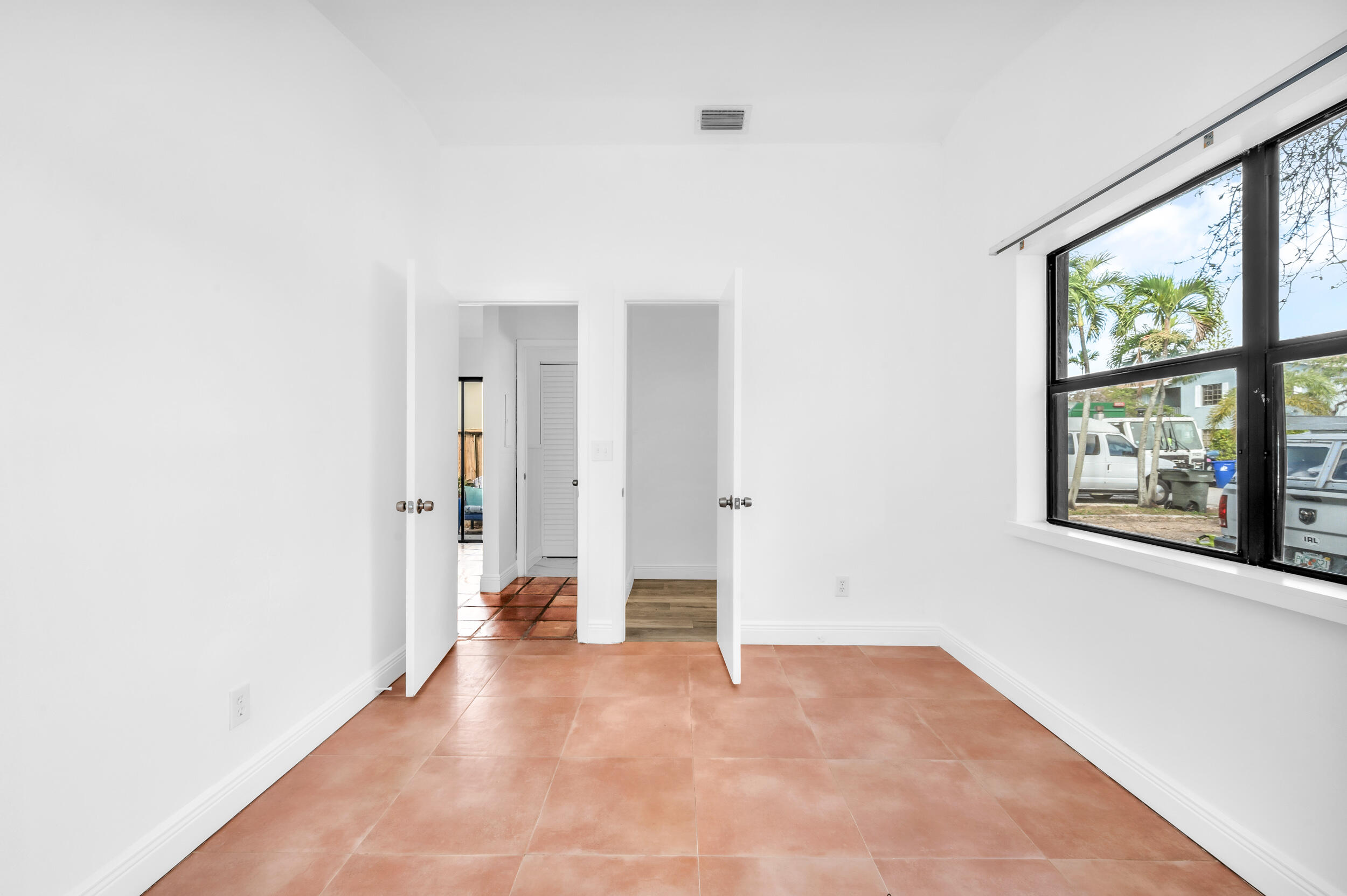 LAUDERDALE PARK 6-33 1/2 - Residential Income