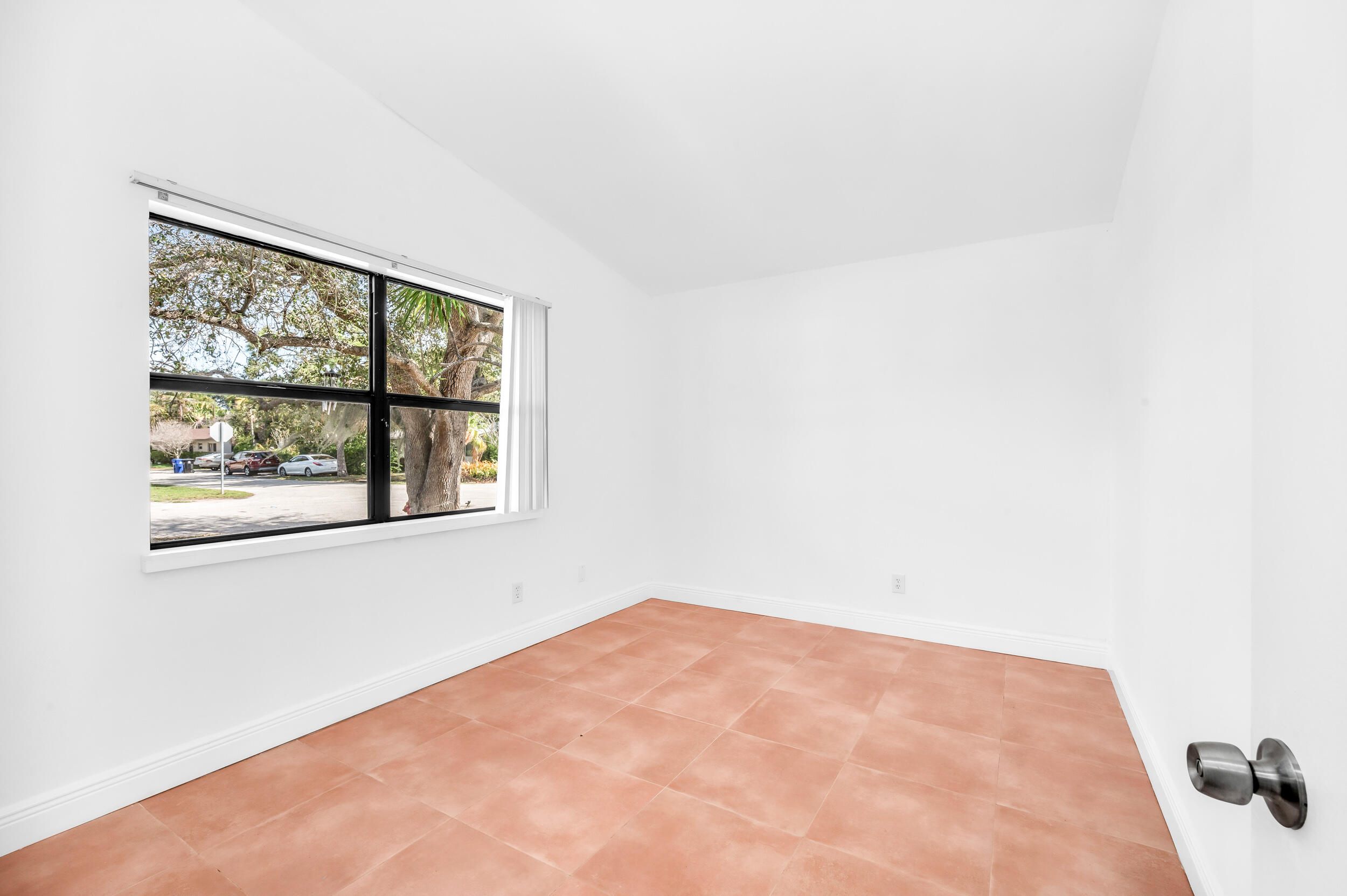 LAUDERDALE PARK 6-33 1/2 - Residential Income