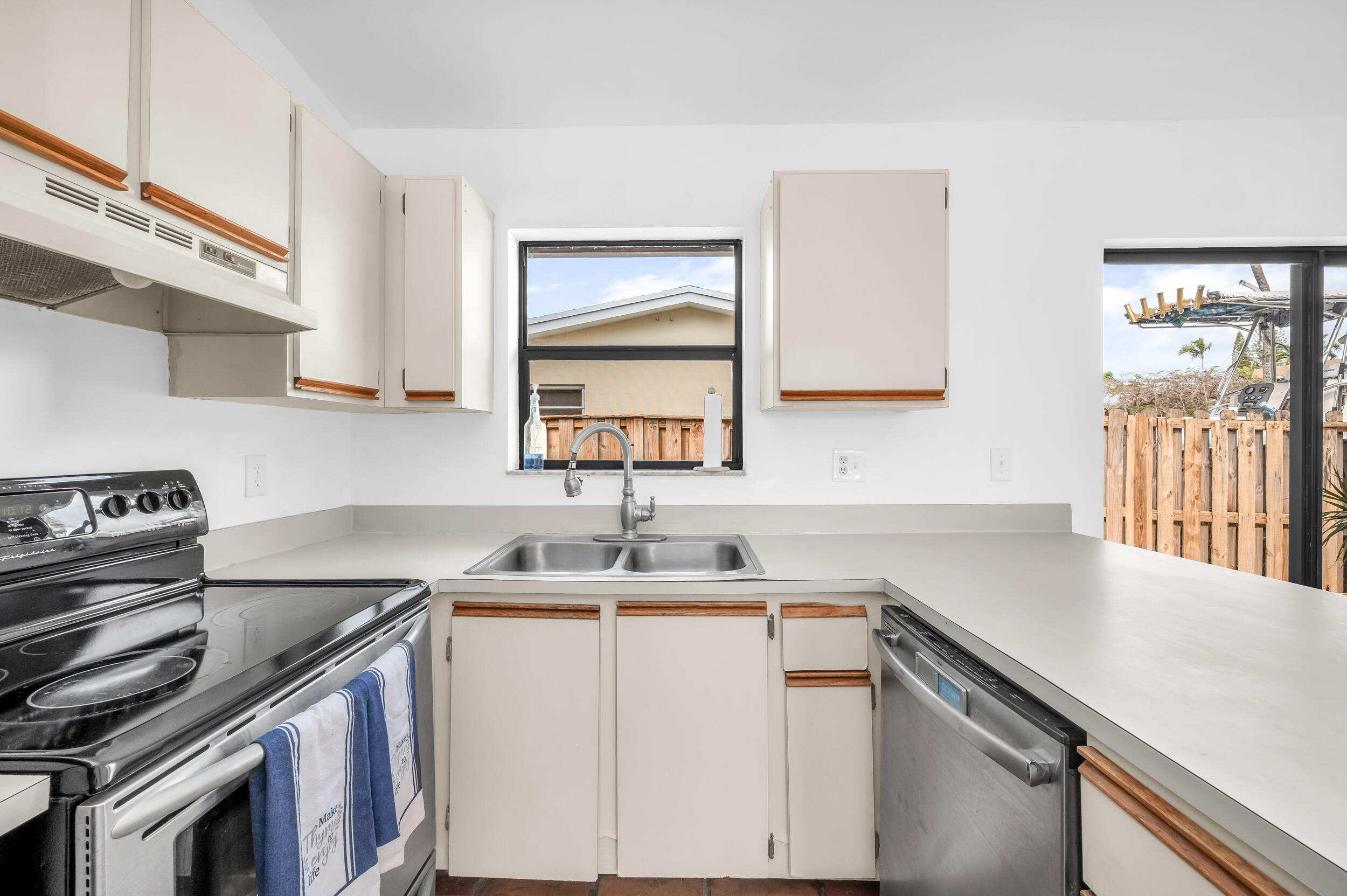 LAUDERDALE PARK 6-33 1/2 - Residential Income