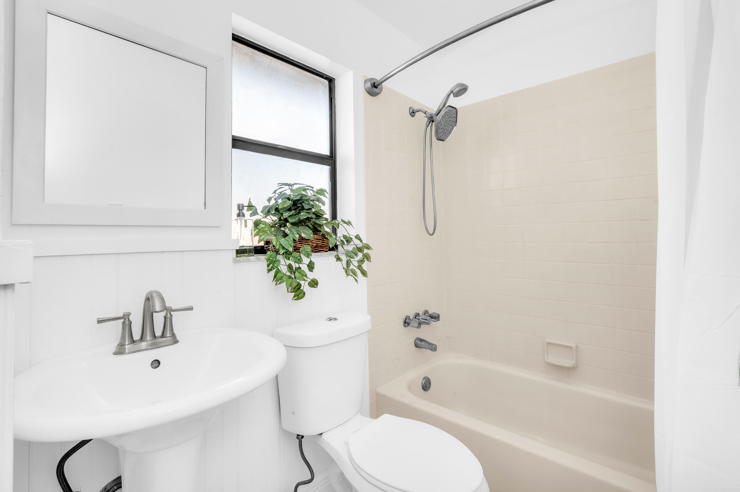 LAUDERDALE PARK 6-33 1/2 - Residential Income