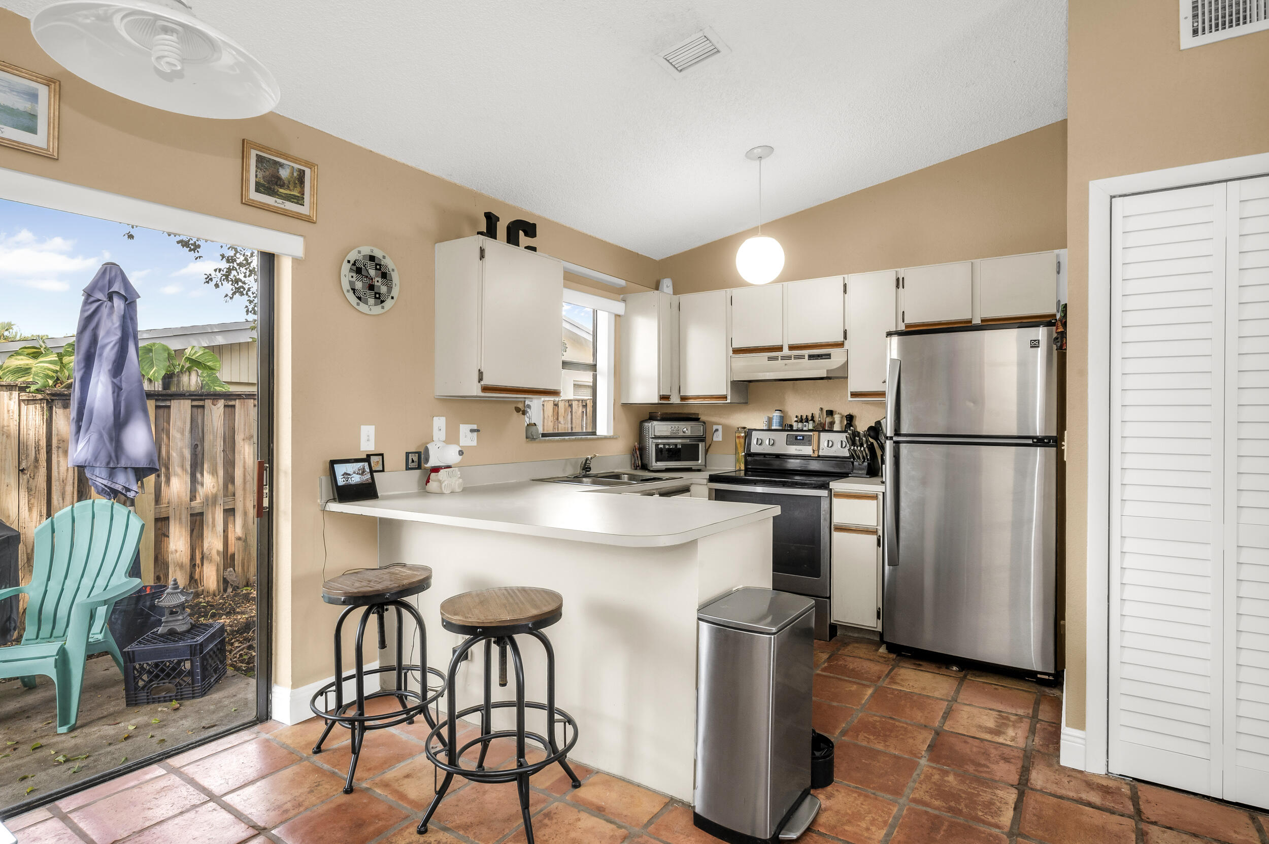 LAUDERDALE PARK 6-33 1/2 - Residential Income