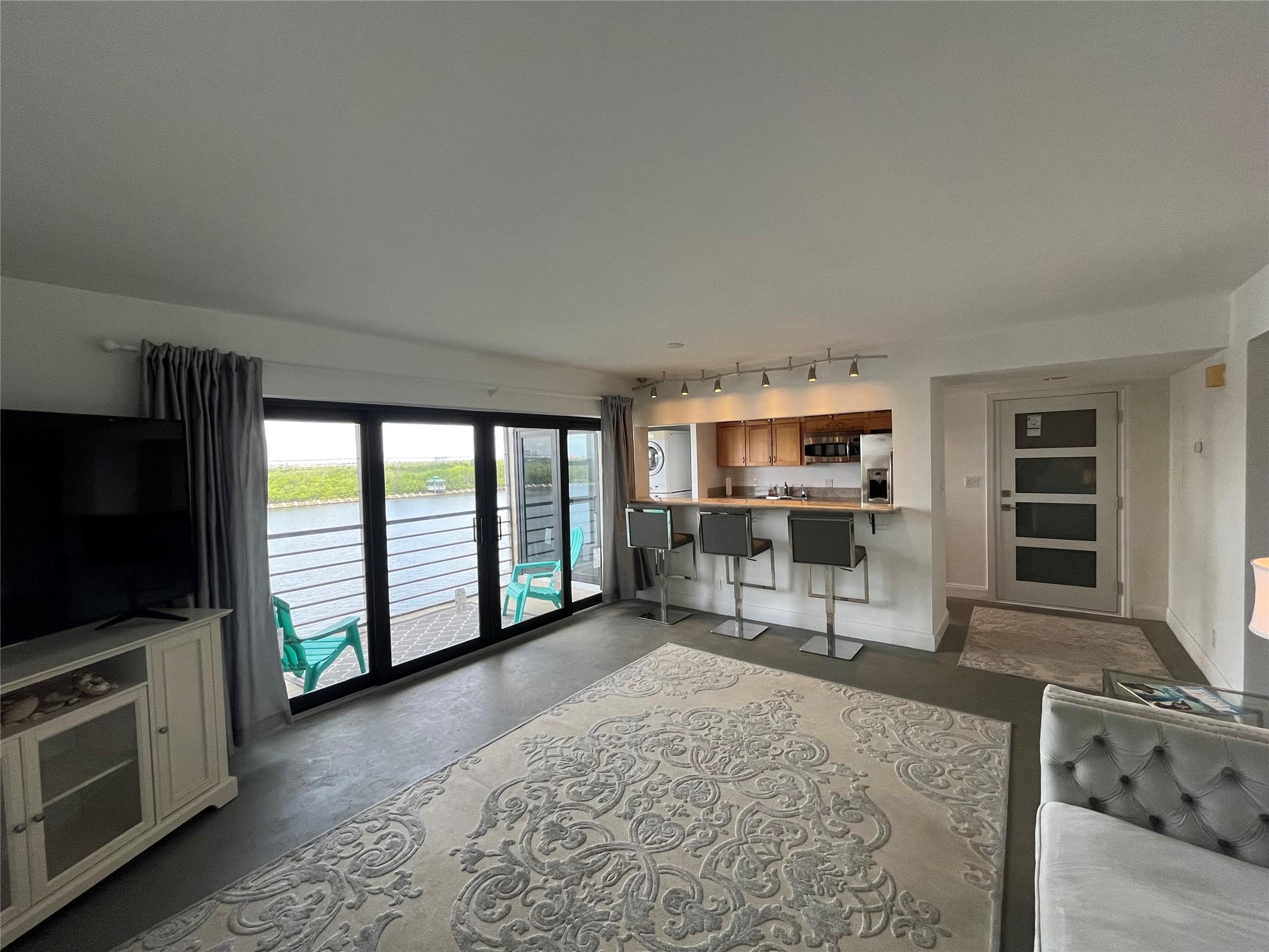 Photo 4 of 34 of 3200 N Ocean Dr 405 condo