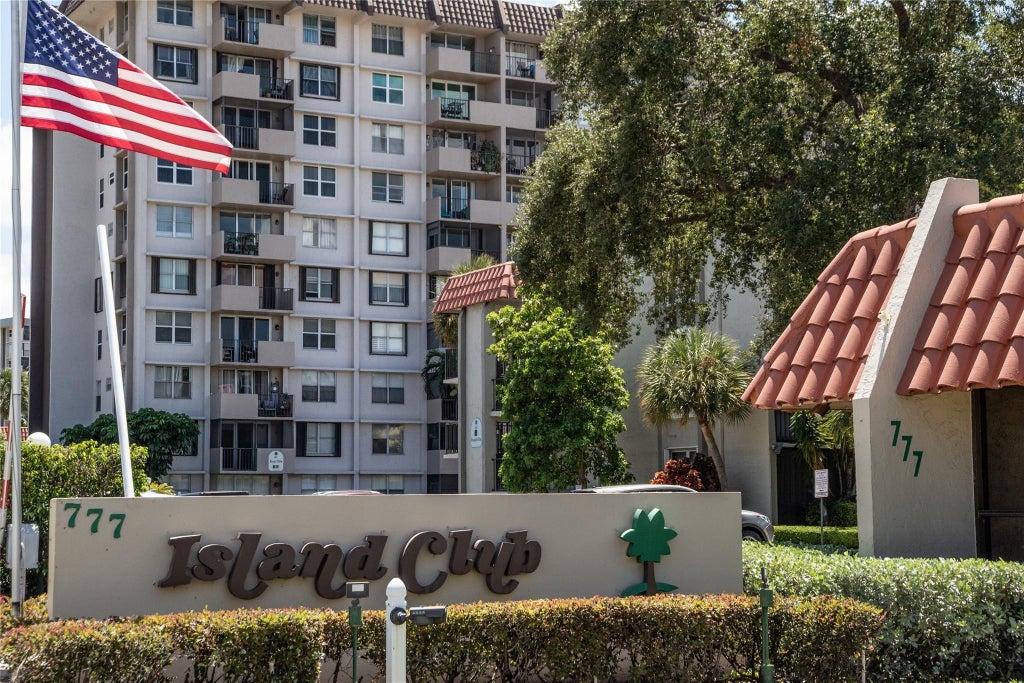 Photo of 777 S FEDERAL Highway #RP901, Pompano Beach, FL 33062 (MLS # B26086002)