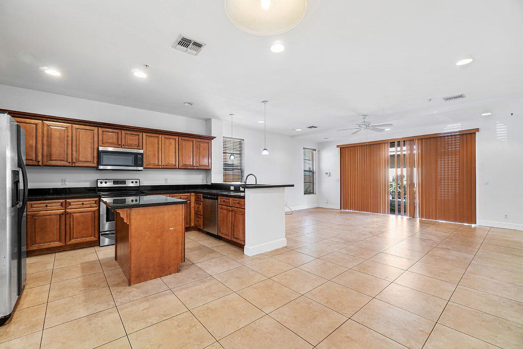 Photo of 811 S Federal Highway, Lake Worth Beach, FL 33460 (MLS # B26018793)