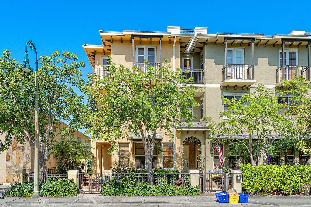 Photo of 811 S Federal Highway, Lake Worth Beach, FL 33460 (MLS # B26018793)