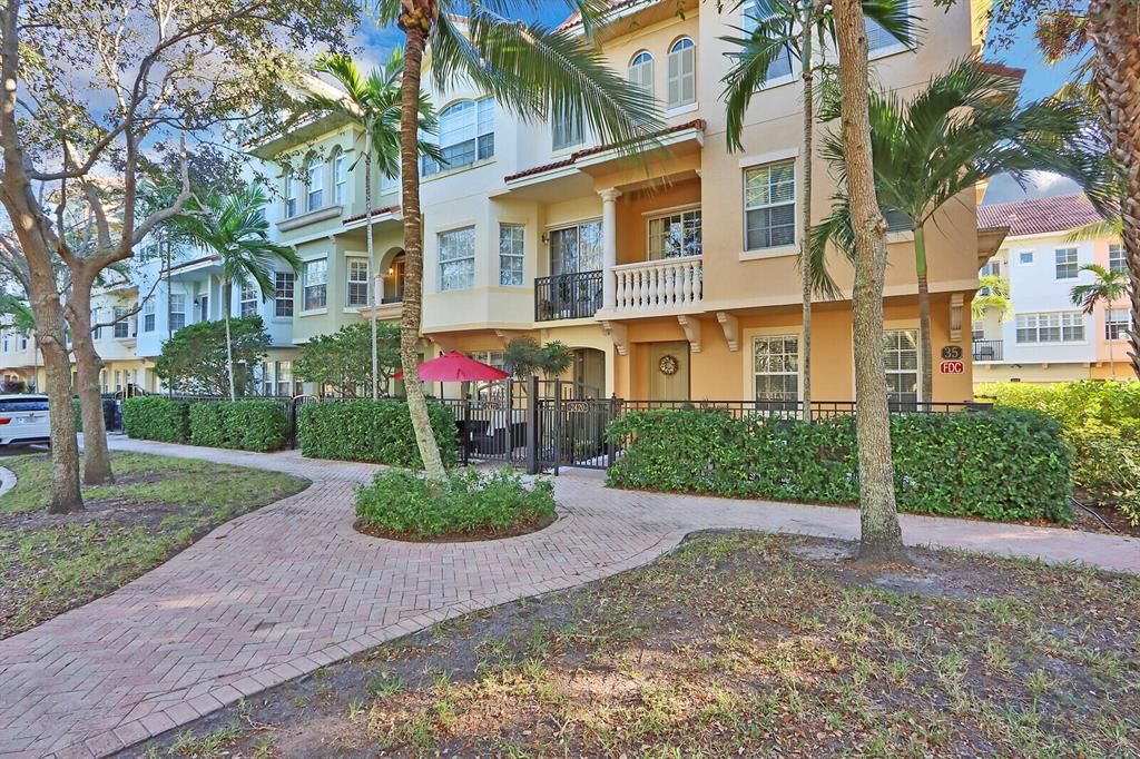 Photo of 2422 San Pietro Circle, Palm Beach Gardens, FL 33410 (MLS # R10771080)