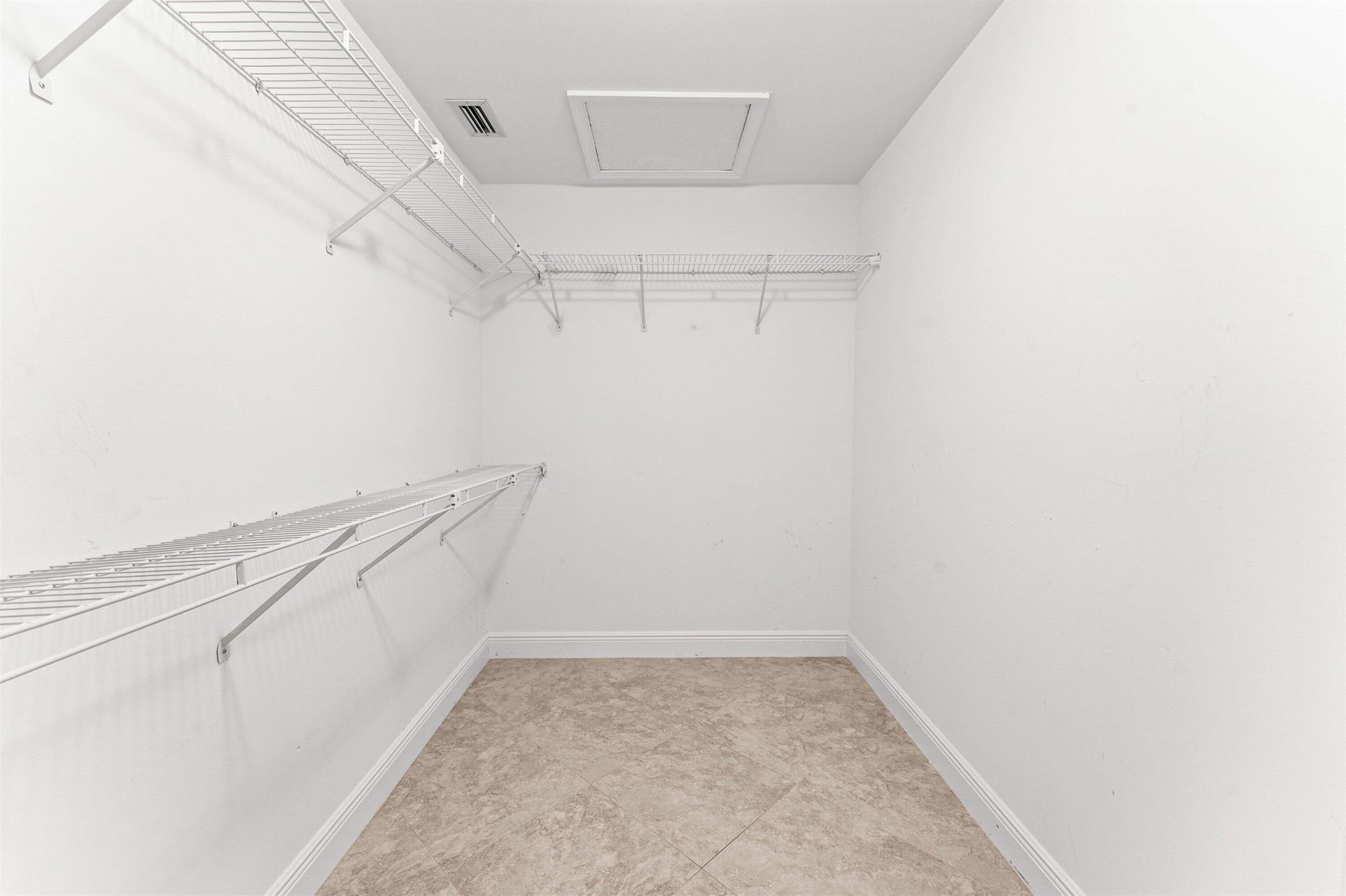 GREENVIEW SHORES 2 OF WEL - Residential