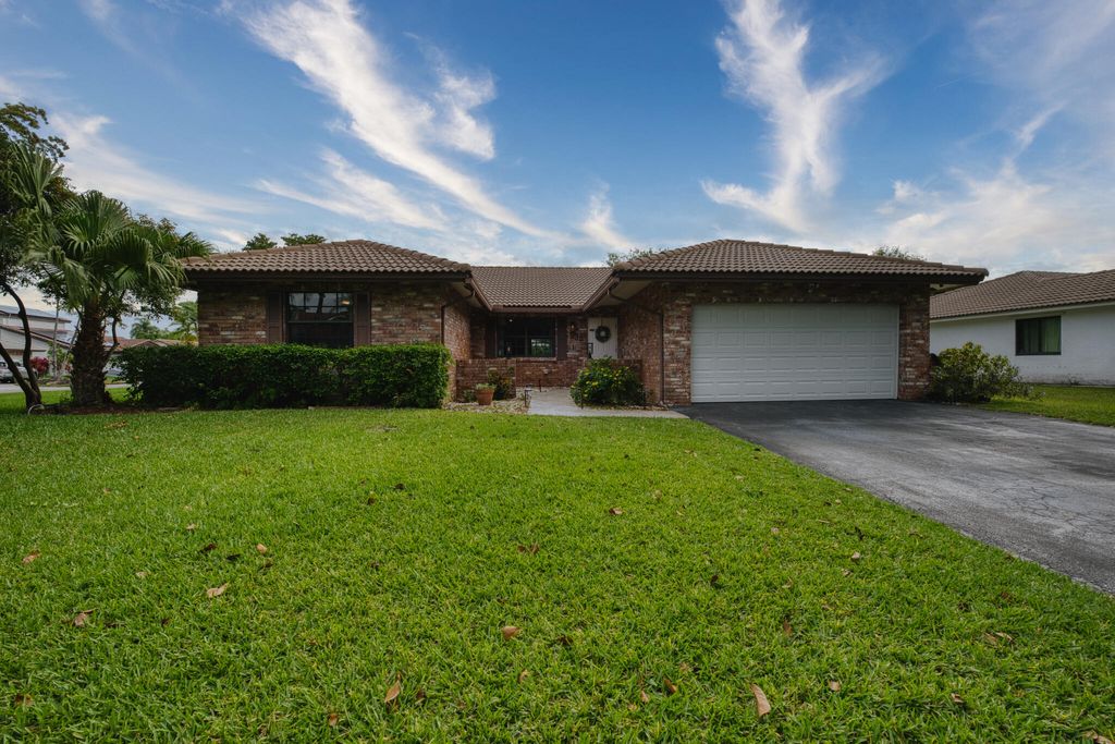 Photo of 935 NW 110th Lane, Coral Springs, FL 33071 (MLS # B26027813)