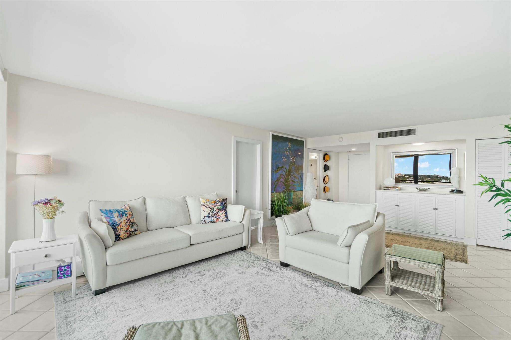 MAYFAIR HOUSE CONDO - Residential