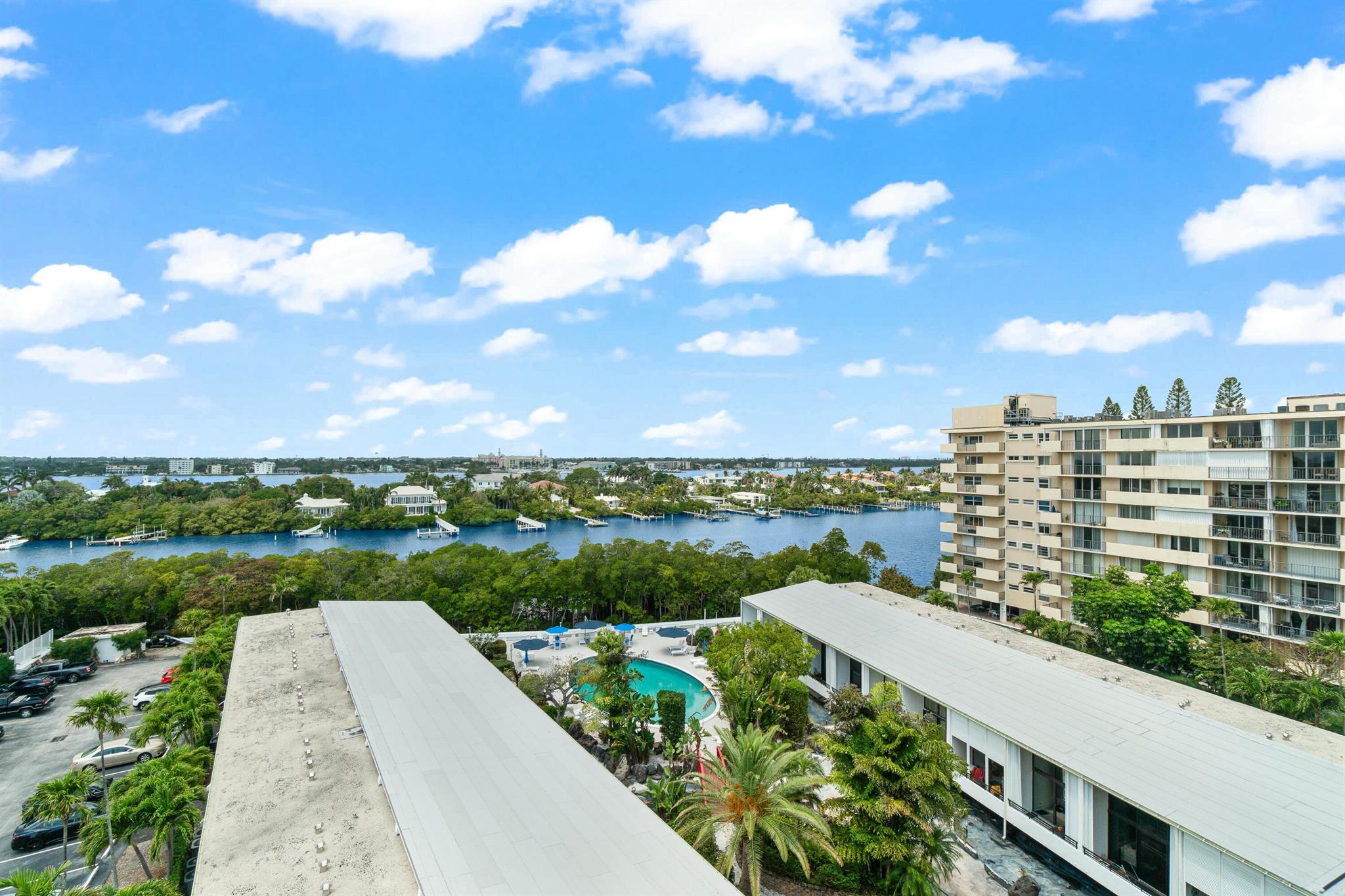 MAYFAIR HOUSE CONDO - Residential