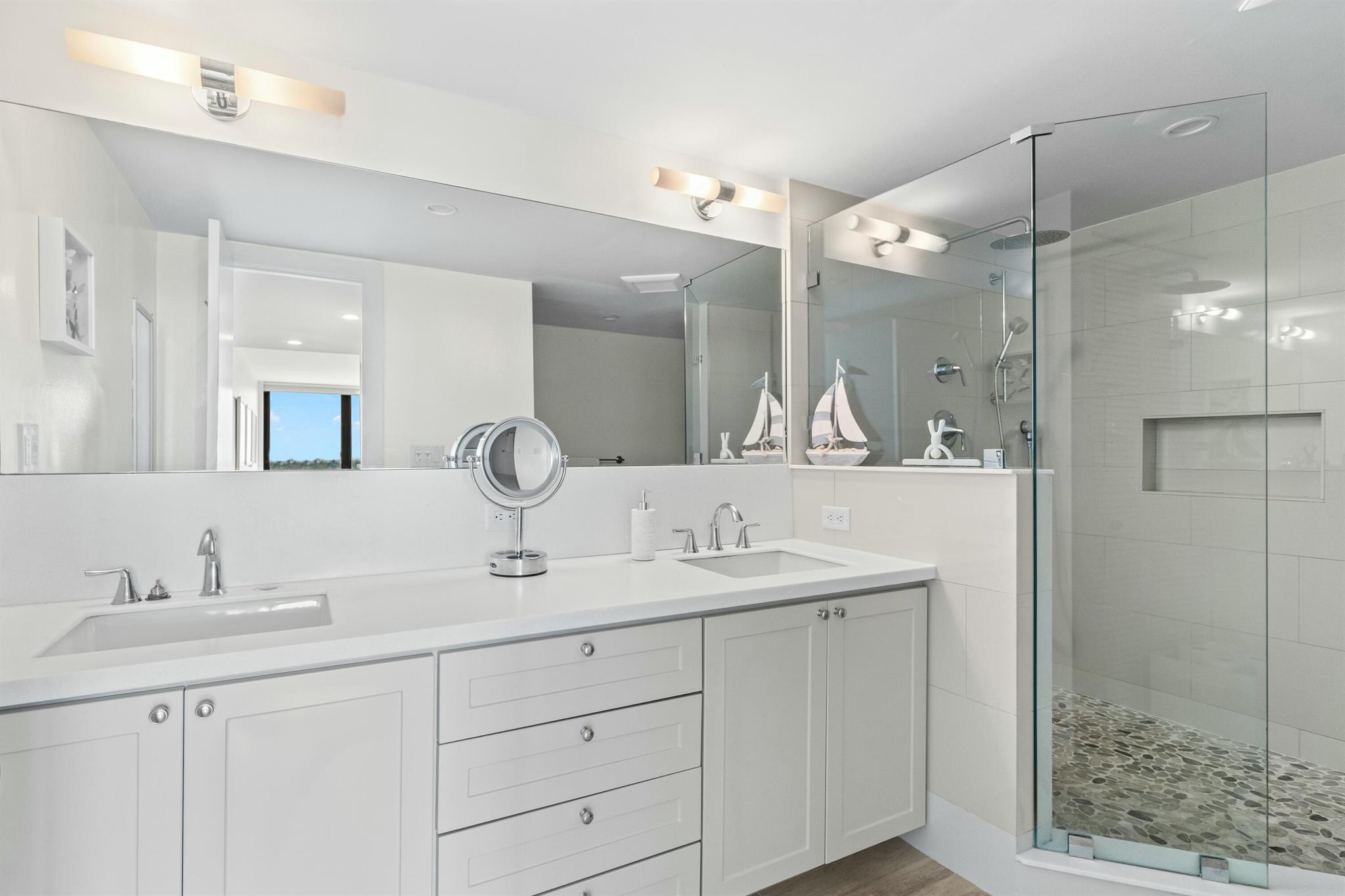 MAYFAIR HOUSE CONDO - Residential