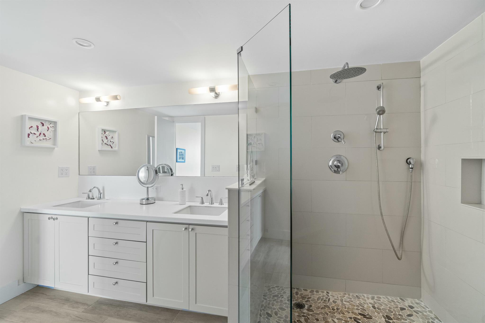 MAYFAIR HOUSE CONDO - Residential