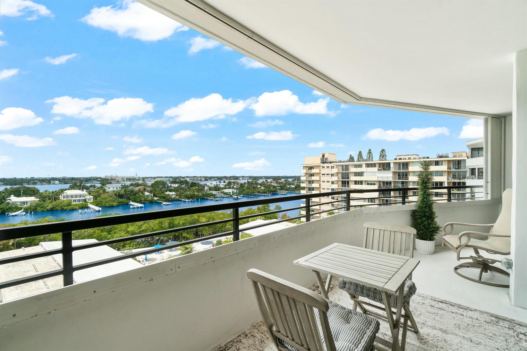 MAYFAIR HOUSE CONDO - Residential