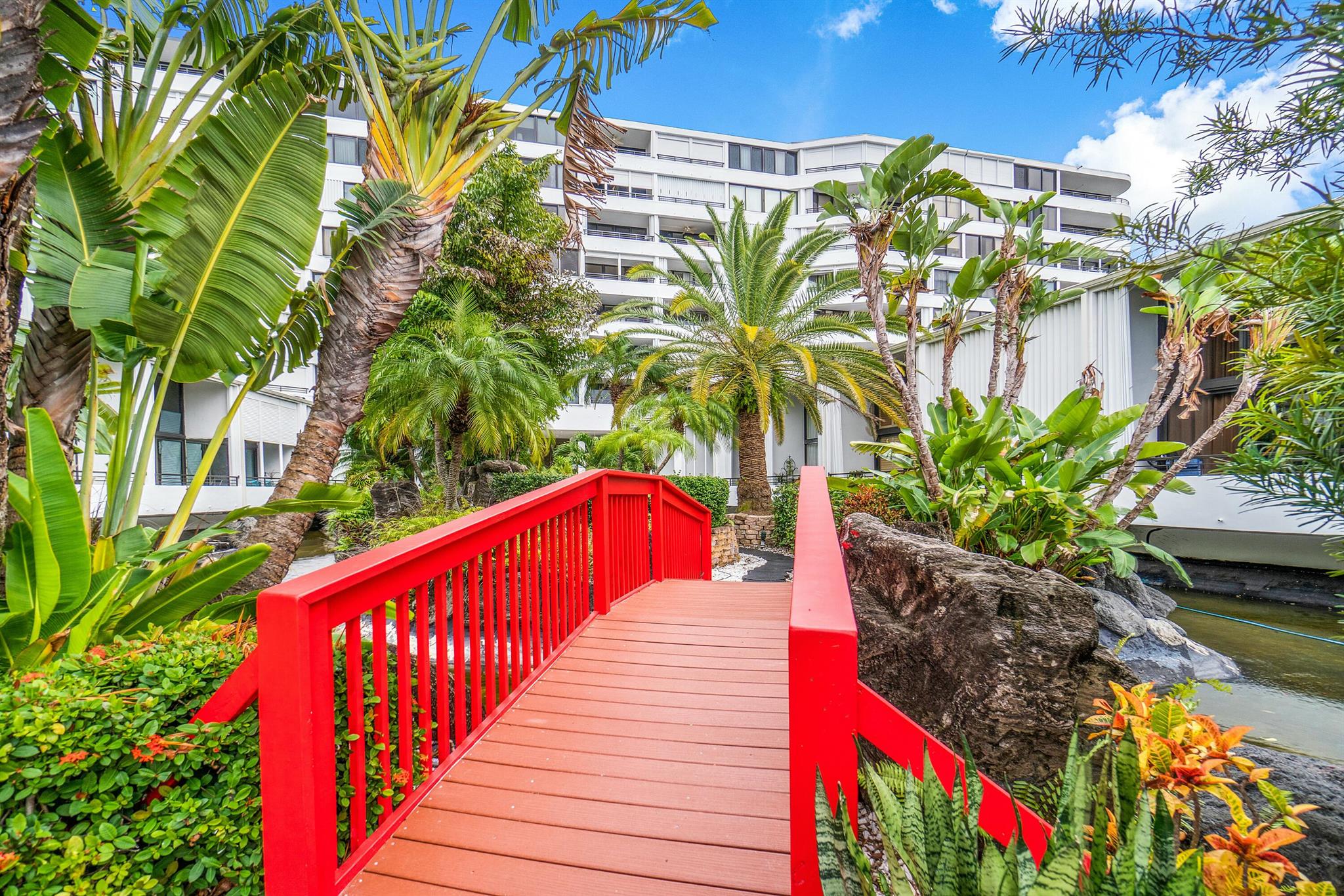 MAYFAIR HOUSE CONDO - Residential