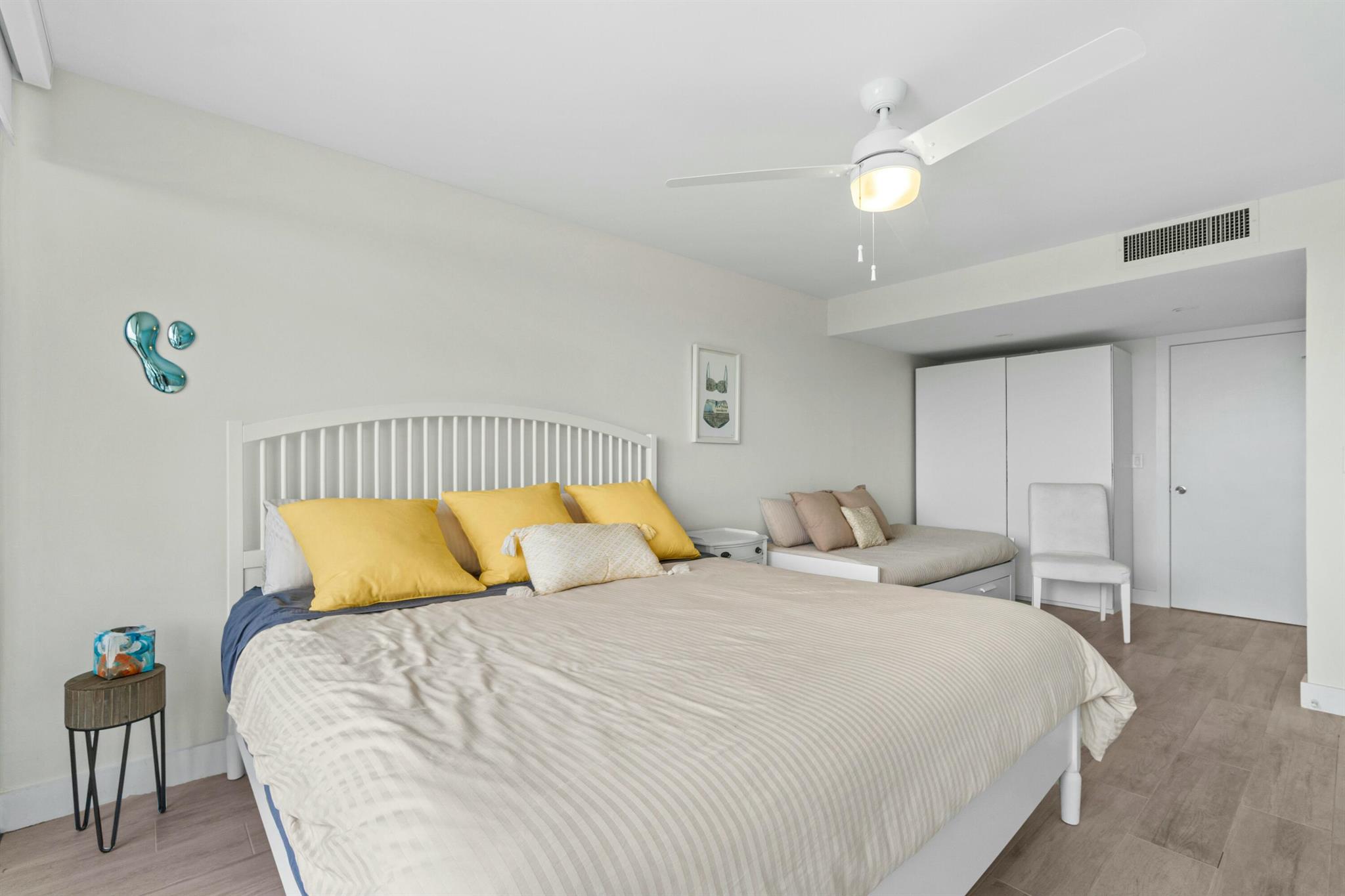 MAYFAIR HOUSE CONDO - Residential