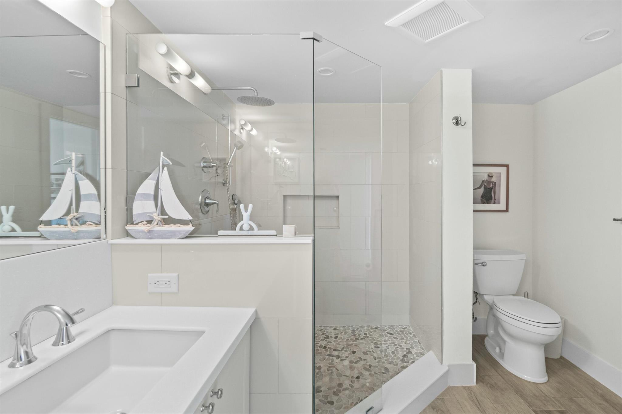 MAYFAIR HOUSE CONDO - Residential