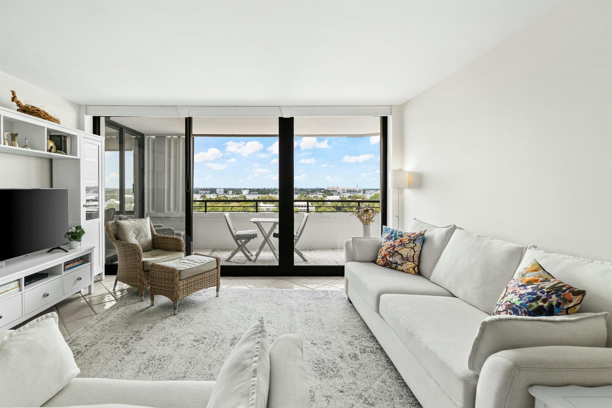 MAYFAIR HOUSE CONDO - Residential