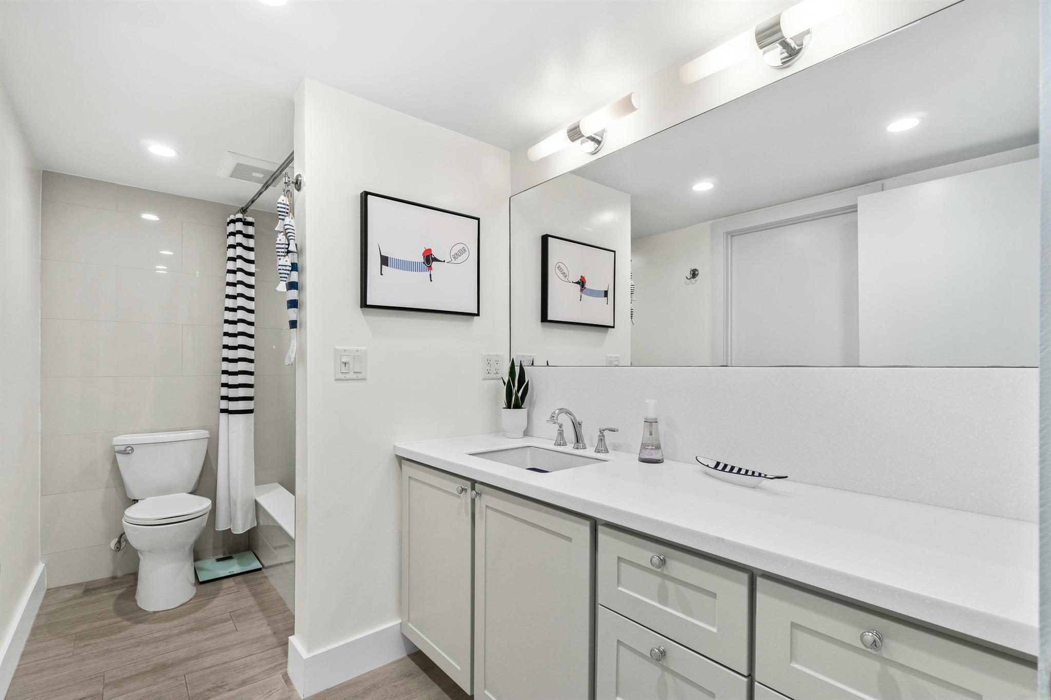 MAYFAIR HOUSE CONDO - Residential