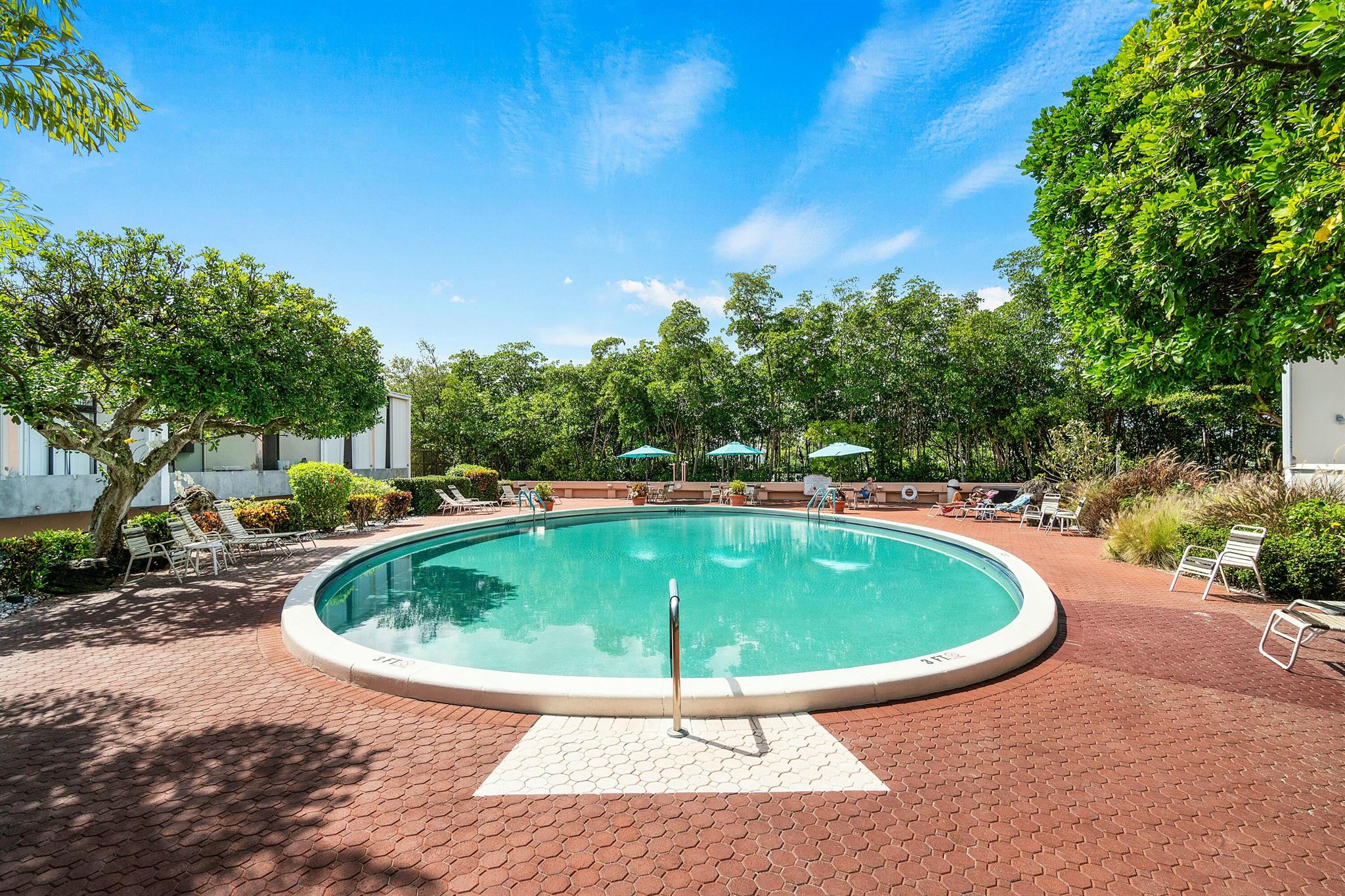 MAYFAIR HOUSE CONDO - Residential