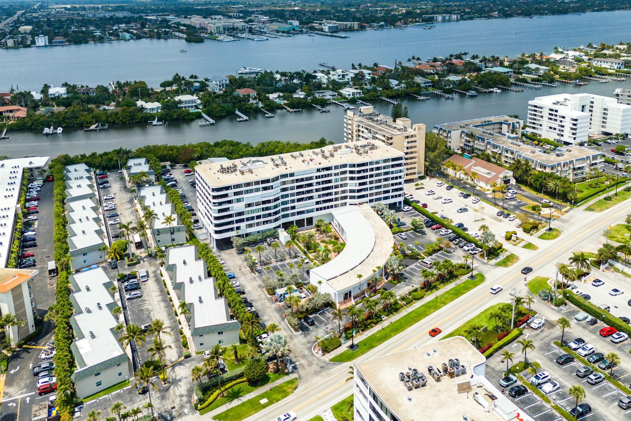 MAYFAIR HOUSE CONDO - Residential