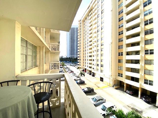 1817 S Ocean Dr 423