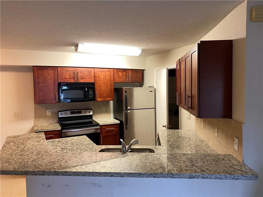 SUMMERBREEZE CONDO - Residential Lease