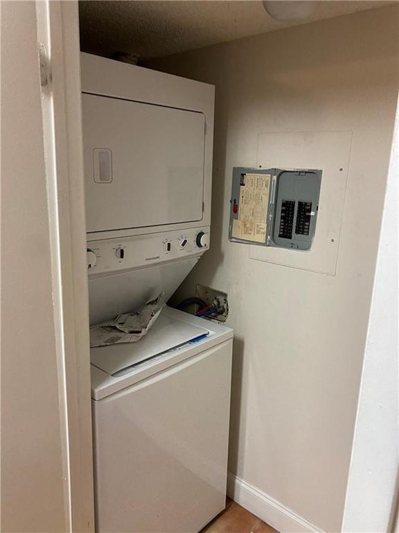 SUMMERBREEZE CONDO - Residential Lease