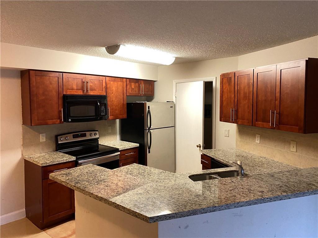 SUMMERBREEZE CONDO - Residential Lease
