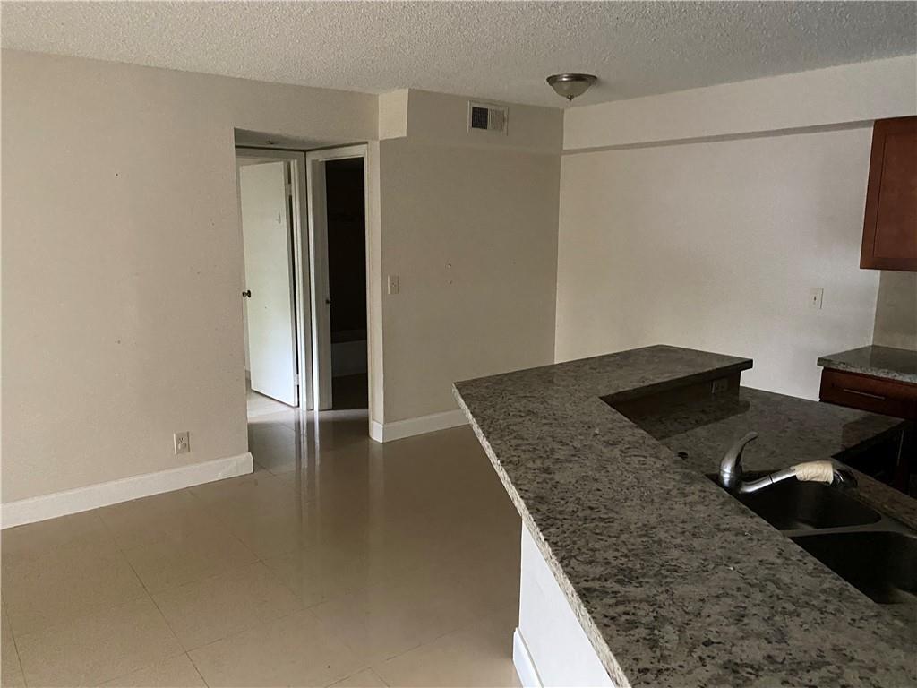SUMMERBREEZE CONDO - Residential Lease