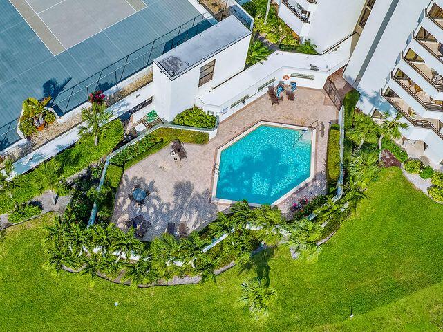 Jonathans Landing - Residential