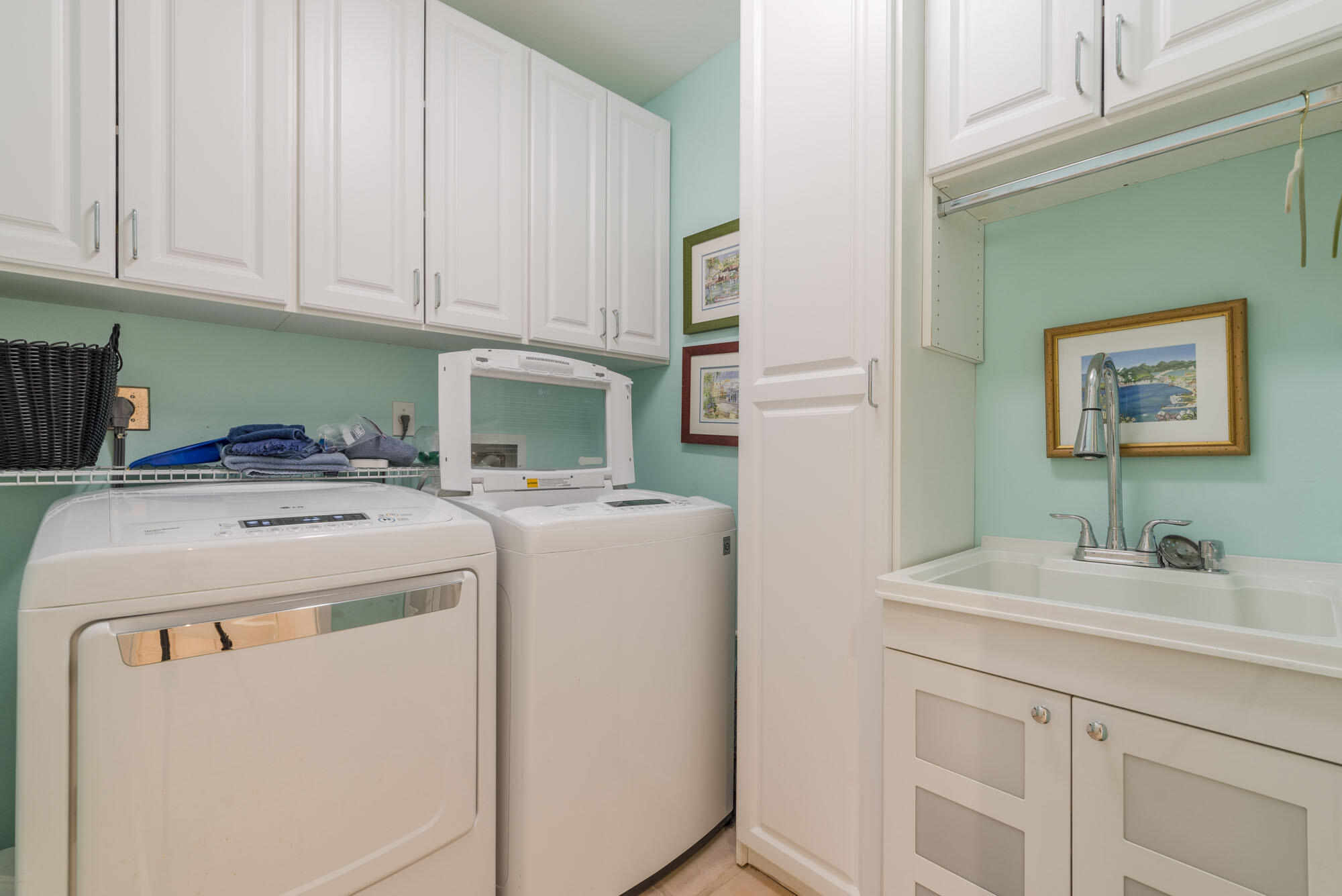 Jonathans Landing - Residential