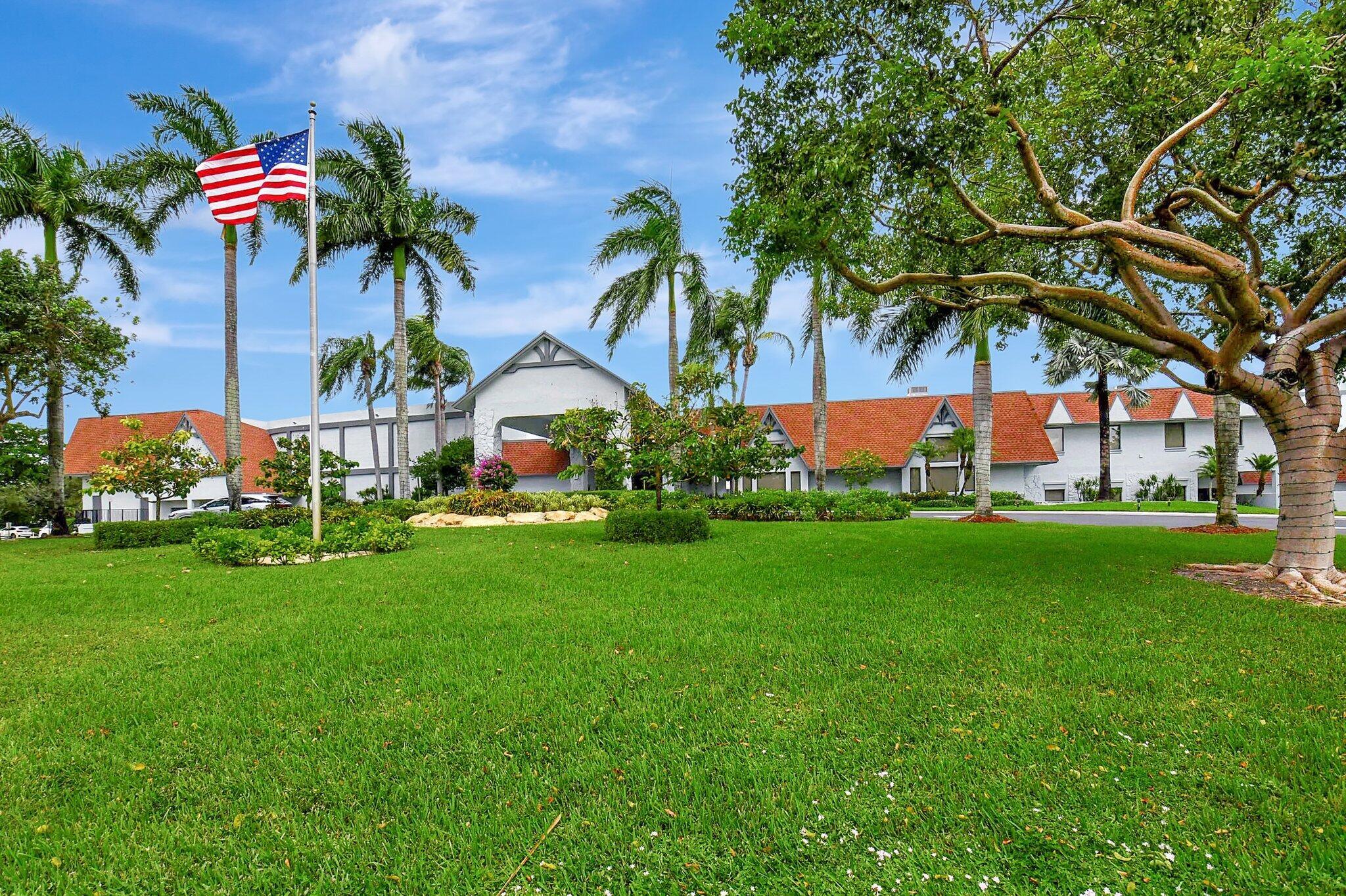 HUNTINGTON LAKES - Residential