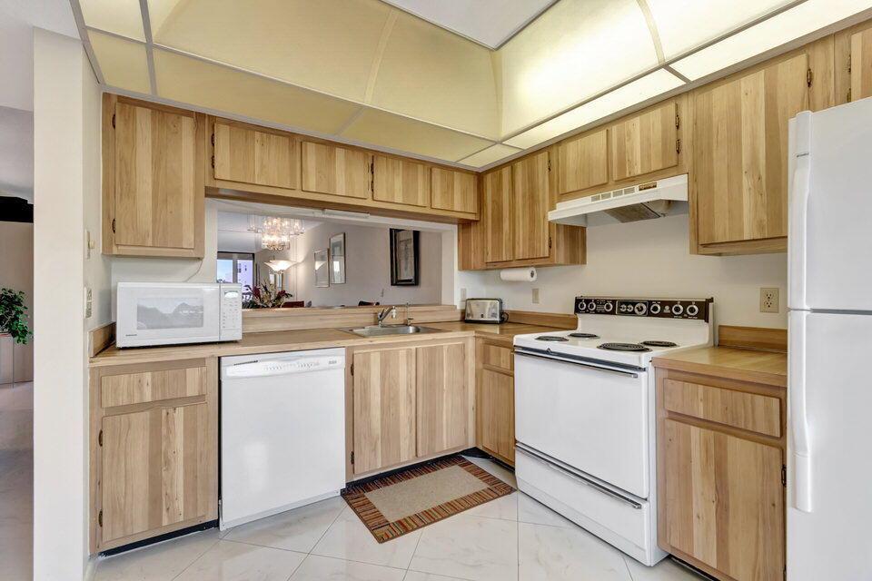 HUNTINGTON LAKES - Residential