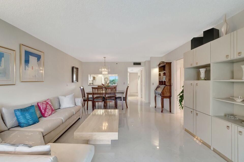 HUNTINGTON LAKES - Residential