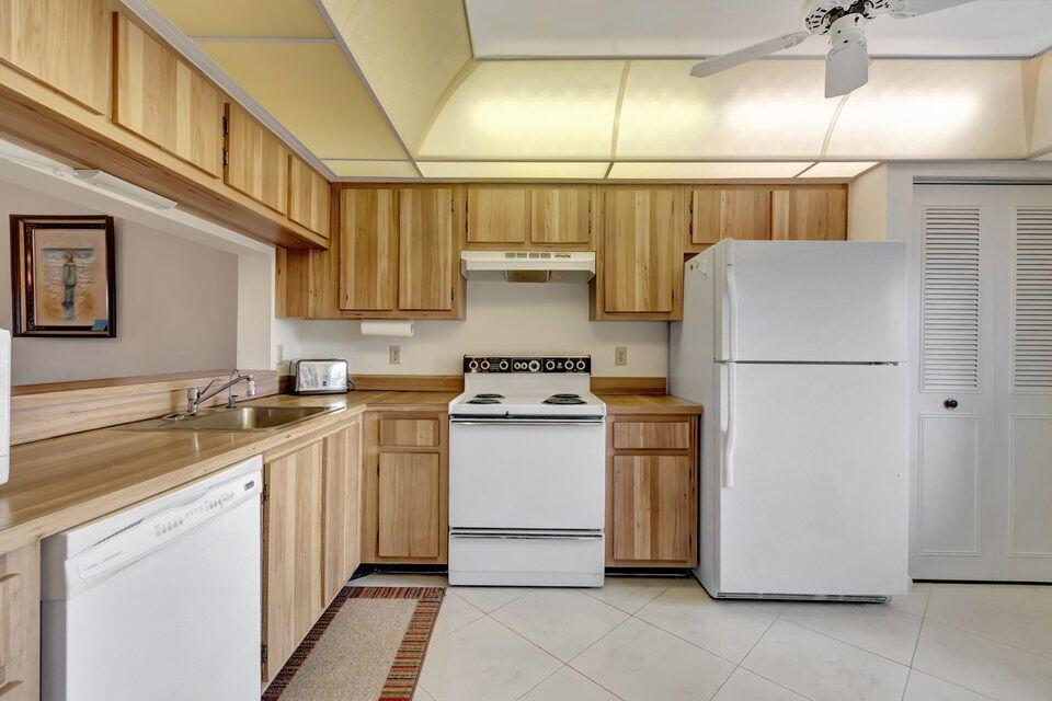 HUNTINGTON LAKES - Residential