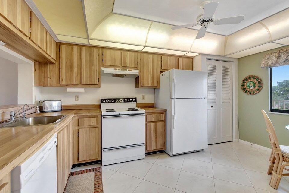 HUNTINGTON LAKES - Residential