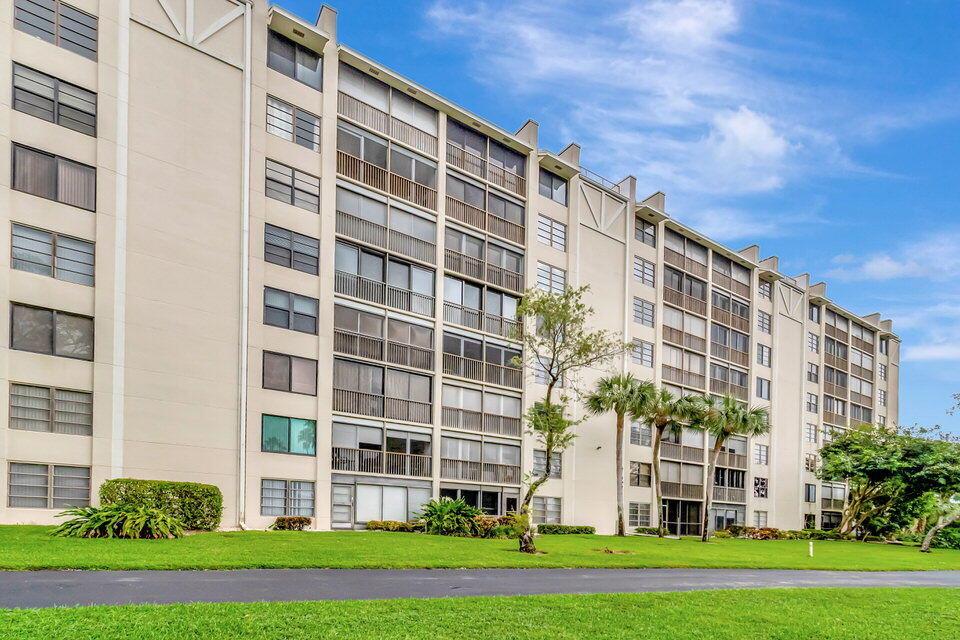 HUNTINGTON LAKES - Residential
