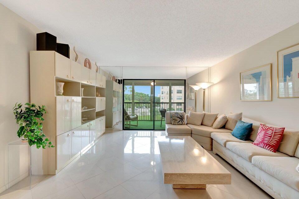HUNTINGTON LAKES - Residential