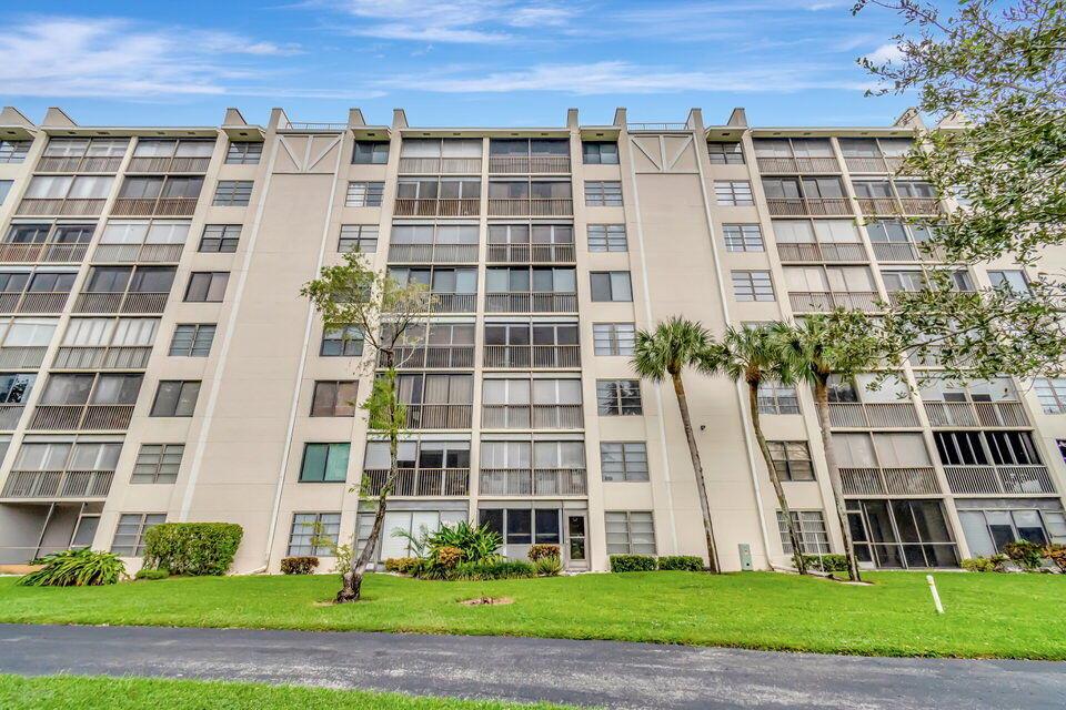 HUNTINGTON LAKES - Residential