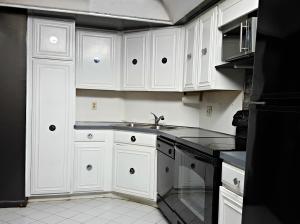 LANDS OF THE PRESIDENT CONDO 7 - Residential