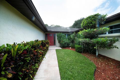 Single Family Residence in Boynton Beach FL 10635 Greentrail 2.jpg