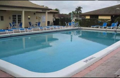 Single Family Residence in Boynton Beach FL 10635 Greentrail 34.jpg