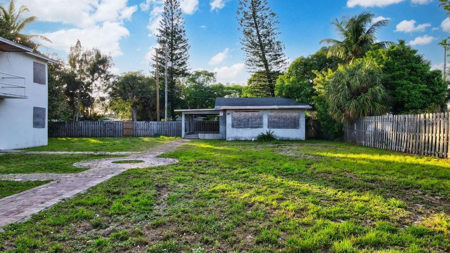 2 bedroom, 1 bath home. Prime land and investment opportunity. Multi family /development opportunity. Room for density to add on to this lot.