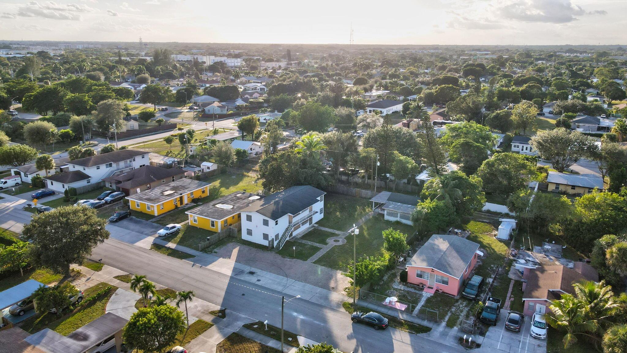 LINCOLN PARK - Residential