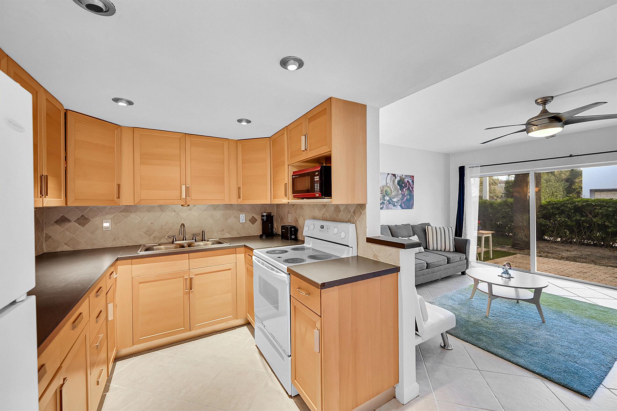 505 NE 20th Avenue 114