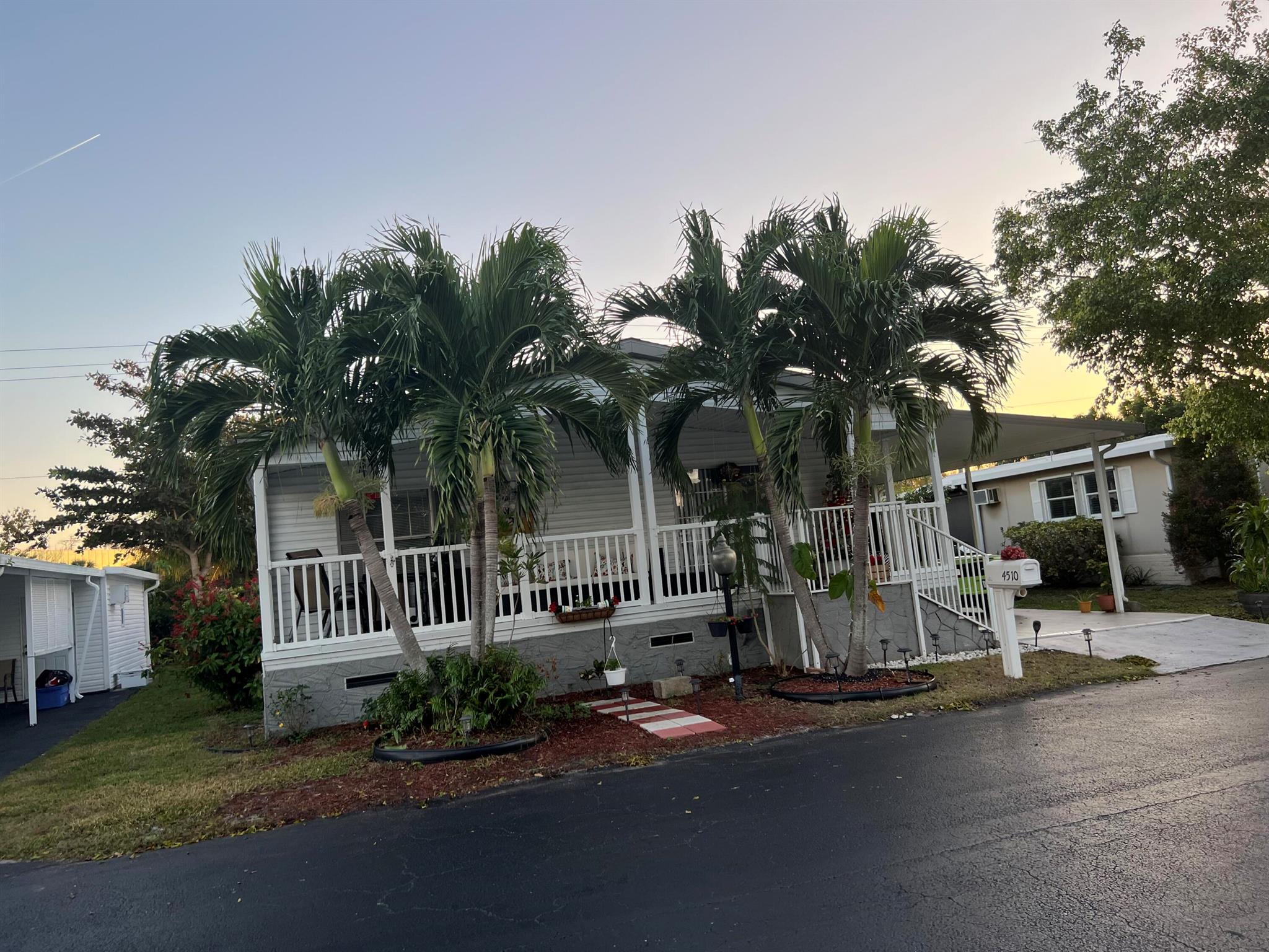 DEERFIELD LAKE - Residential