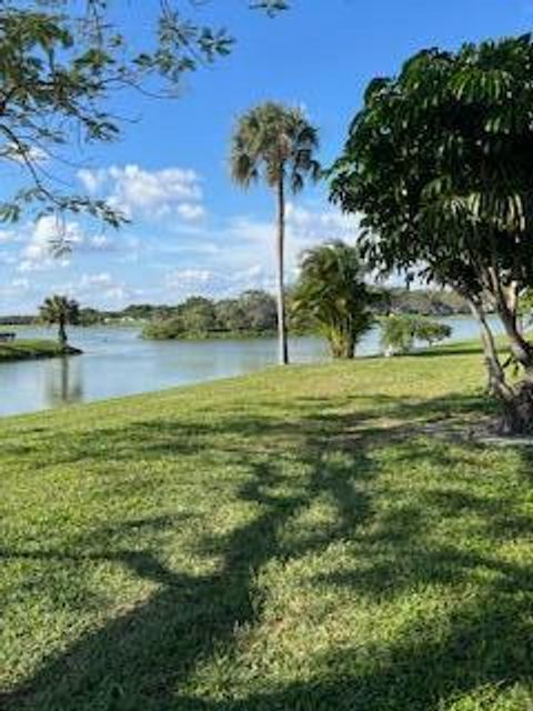 224 Seville J Delray Beach FL 33446