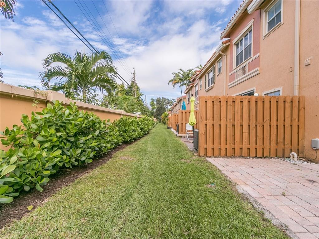 VILLAS AT HARBOR ISLES - Residential